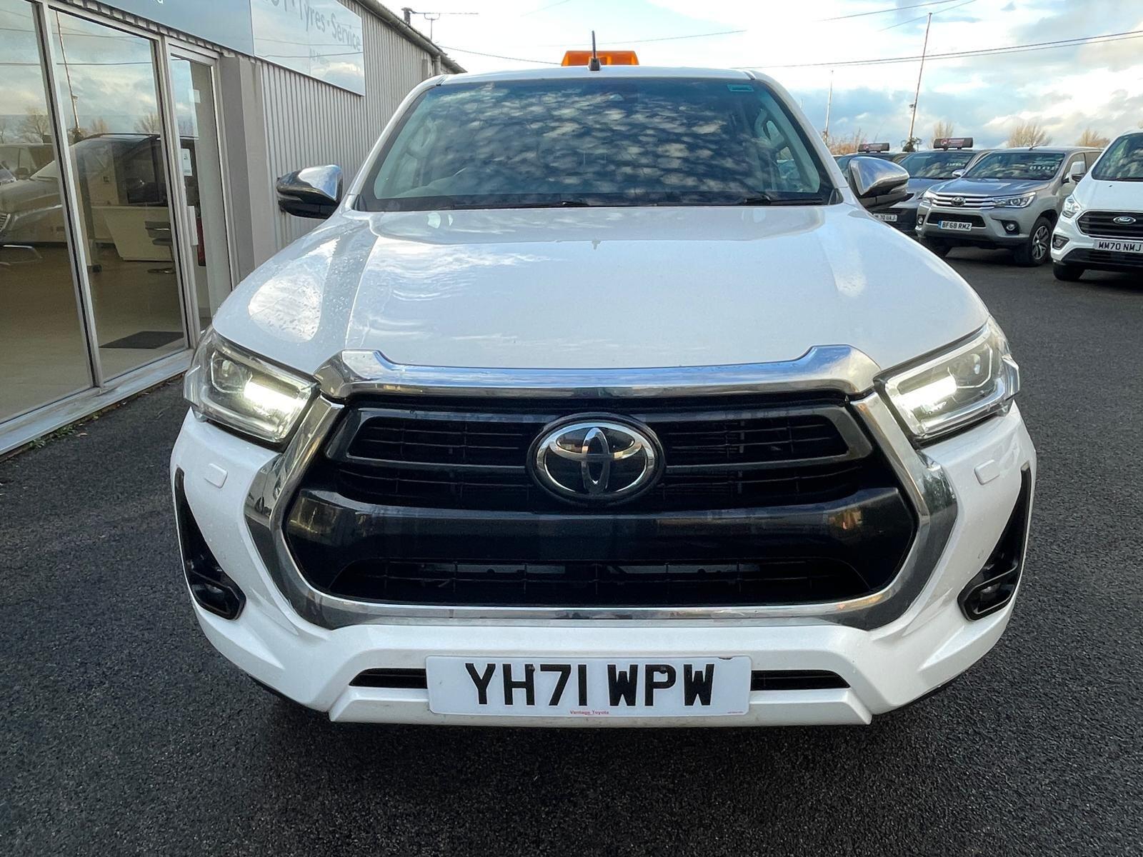 Toyota Hilux - image 2
